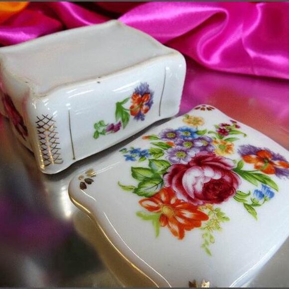 1950s Vintage Rose Garden Jewelry Box Porcelain w 24 kt Gold - Picture 6 of 8